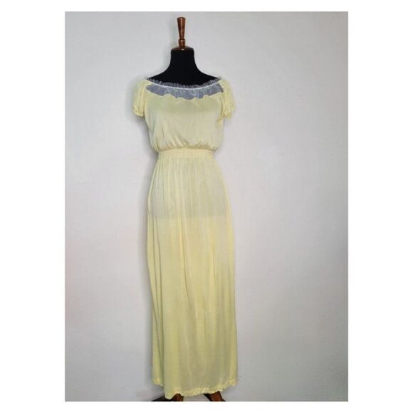 Vintage 1960's Yellow Nightgown